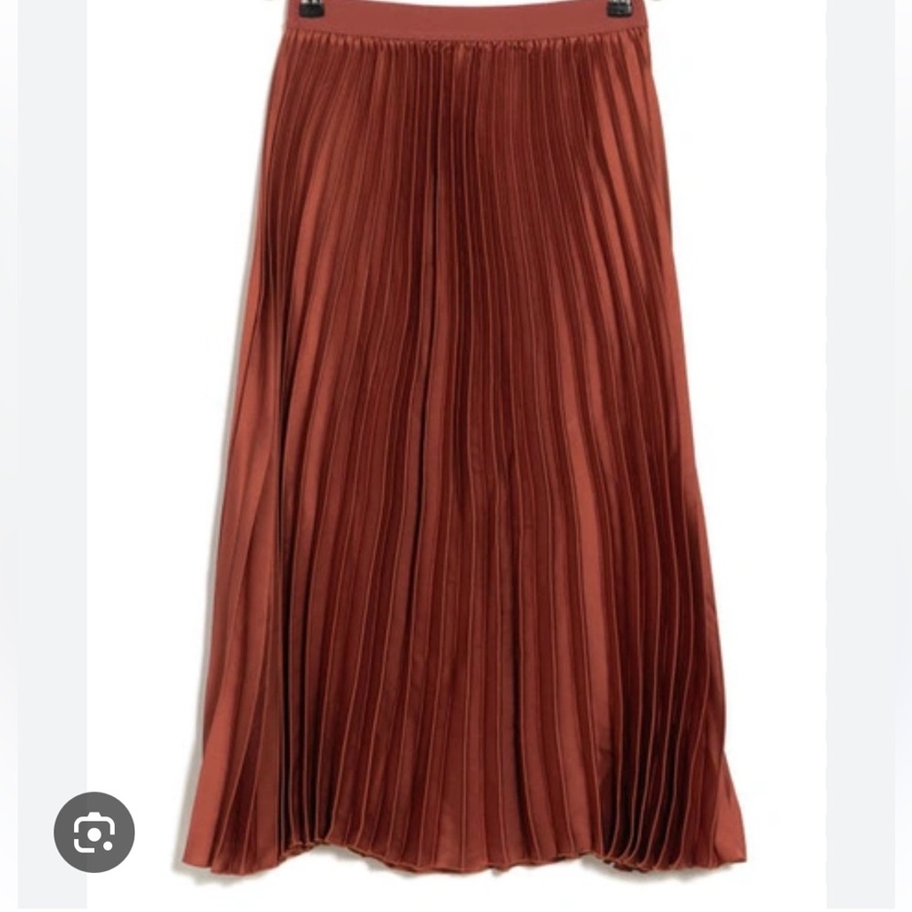 New with Tags DR2 Cinamon / Rich Brown pleated midi skirt